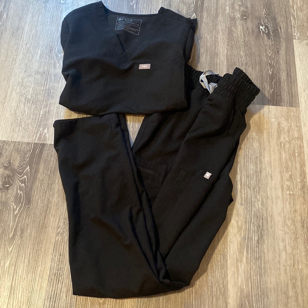 Figs Xs black set